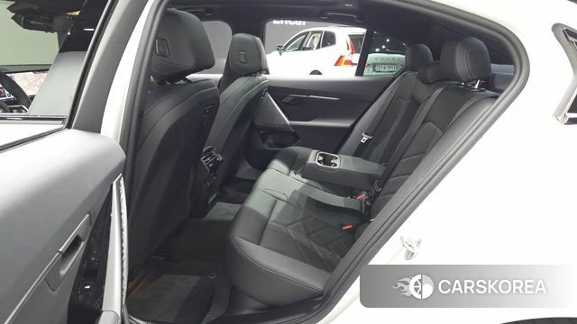 BMW 5 Series (G60) 2025 Белый из Кореи, фото 3