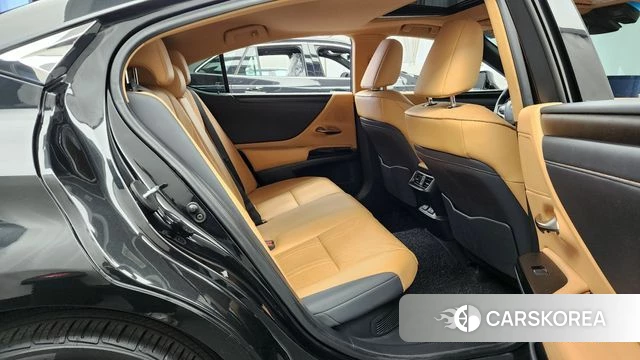 Lexus ES300h 7th generation 2022 Черный из Кореи, фото 3