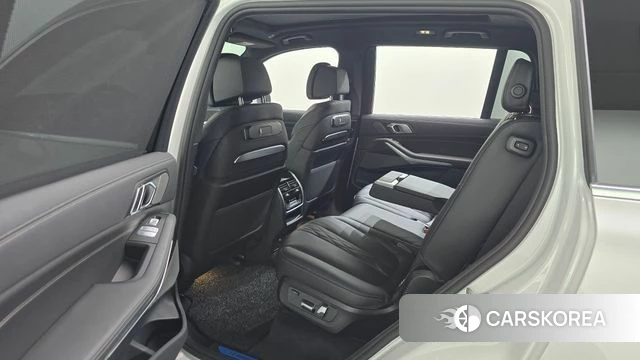 BMW X7 (G07) 2025 Белый из Кореи, фото 3