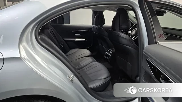 Mercedes-Benz E-Class W214 2024 Светло-серебряный цвет из Кореи, фото 3