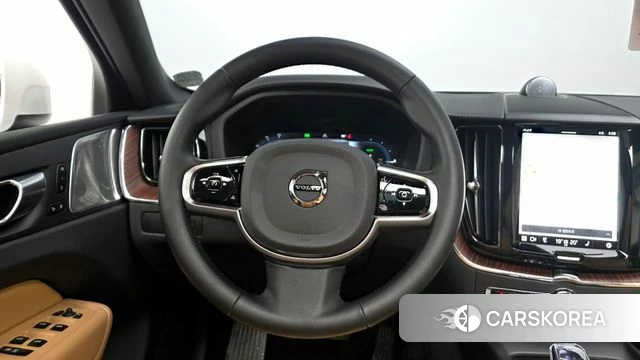Volvo XC60 second Generation 2024 Белый из Кореи, фото 3