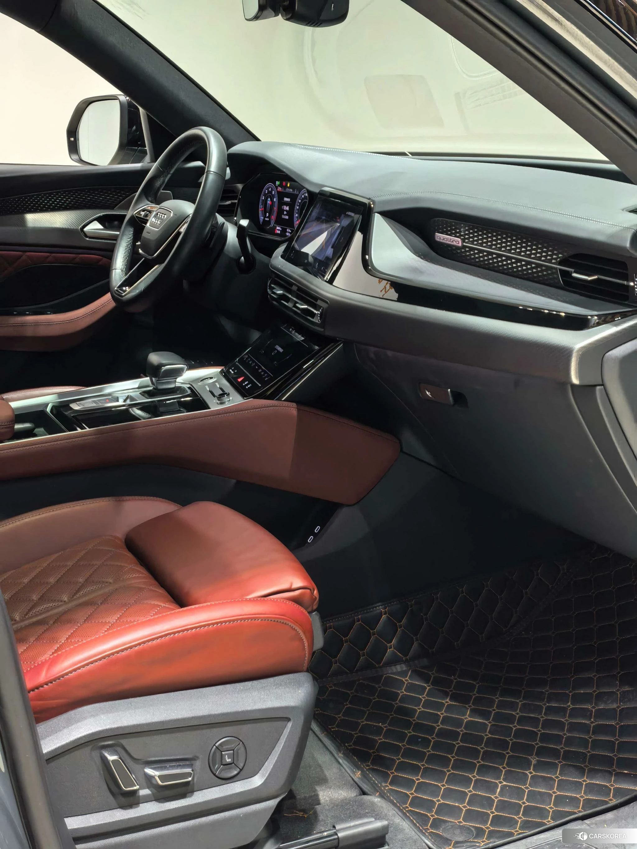 Audi Q6 2023 Темно-серый из Китая, фото 3