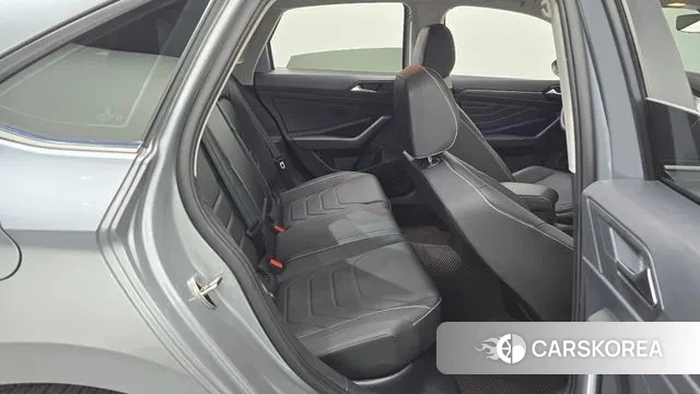 Volkswagen 7th Generation of Jetta 2024 Серебристо-серый из Кореи, фото 3