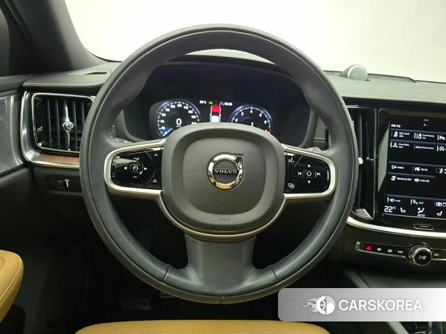 Volvo V60 Cross-Country 2nd Generation 2021 Белый из Кореи, фото 3