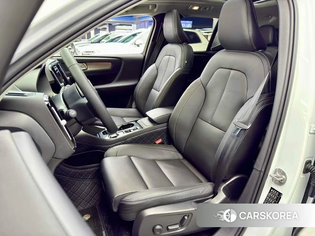 Volvo XC40 2024 Белый из Китая, фото 3