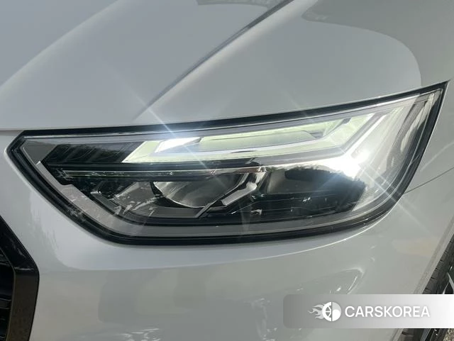 Audi Q5L 2025 Темно-серый из Китая, фото 3