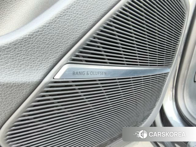 Audi Q8 2020 Серебристо-серый из Китая, фото 3