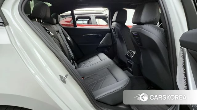 BMW 5 Series (G60) 2024 Белый из Кореи, фото 3