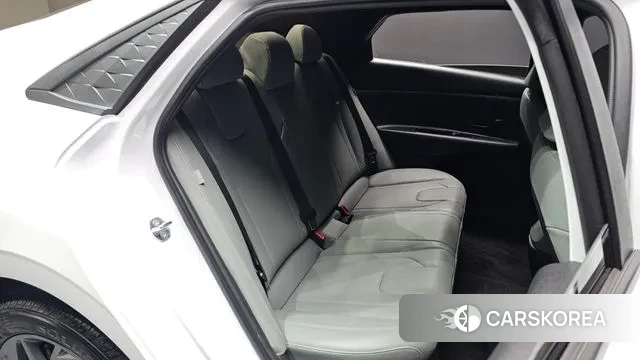 Hyundai The New Avante (CN7) 2024 Белый из Кореи, фото 3