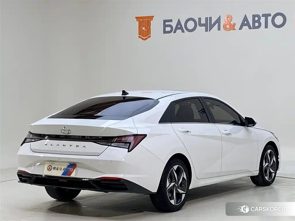 Hyundai Elantra 2022 Белый из Китая, фото 3