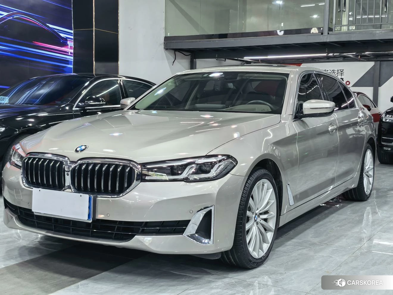 BMW 5 series 2020 Серебристо-серый из Китая, фото 3