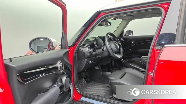 Mini Cooper 2023 Красный из Кореи, фото 3
