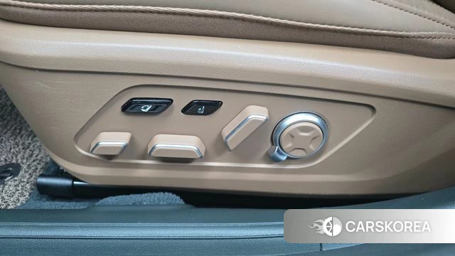 Hyundai Grandeur Hybrid (GN7) 2023 Серебристо-серый из Кореи, фото 3