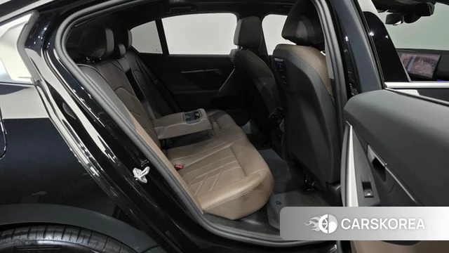 BMW 5 Series (G60) 2024 Черный из Кореи, фото 3