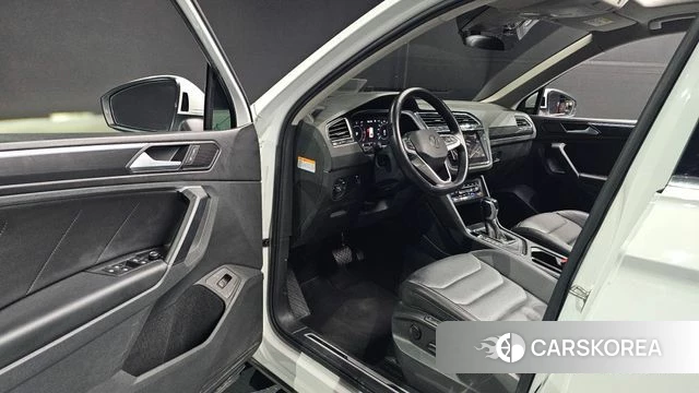 Volkswagen Tiguan second Generation 2022 Белый из Кореи, фото 3