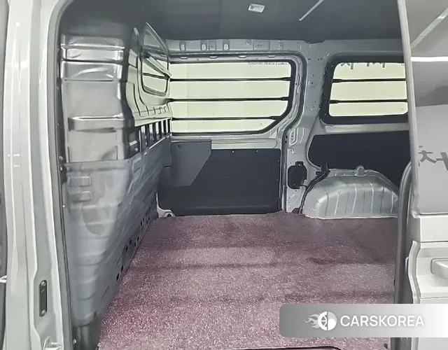 Hyundai Staria 2022 Серебряный из Кореи, фото 3