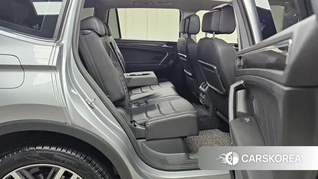 Volkswagen Tiguan Allspace 2020 Серебристо-серый из Кореи, фото 3