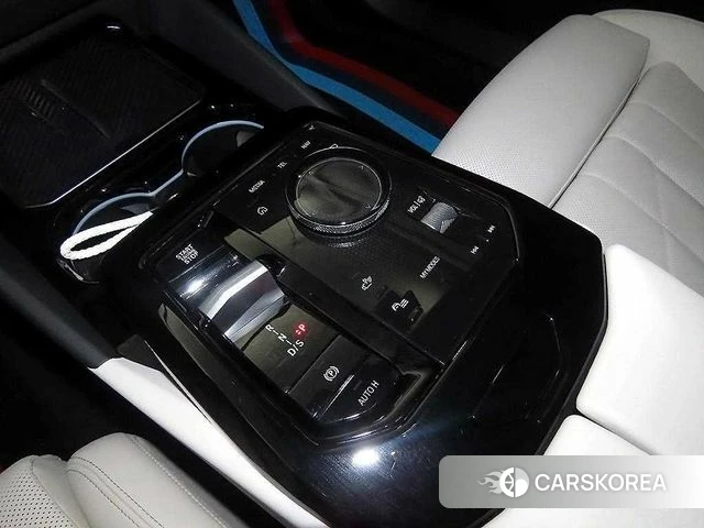 BMW 5 Series (G60) 2024 Серебристо-серый из Кореи, фото 3