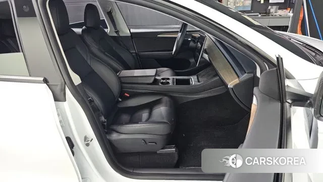 Tesla Model Y 2023 Белый из Кореи, фото 3