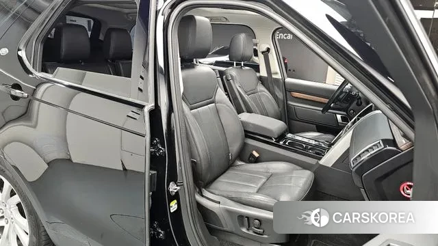Land Rover Discovery 5 2018 Черный из Кореи, фото 3