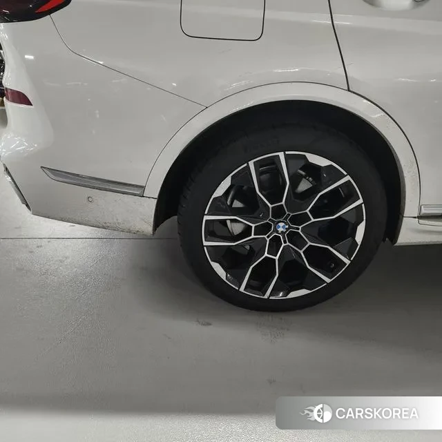 BMW X7 (G07) 2025 Белый из Кореи, фото 3