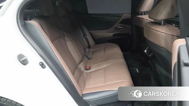 Lexus ES300h 7th generation 2024 Белый из Кореи, фото 3