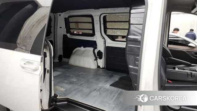 Hyundai Staria 2023 Белый из Кореи, фото 3