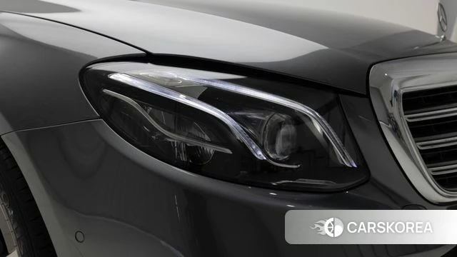 Mercedes-Benz E-Class W213 2020 Серебристо-серый из Кореи, фото 3