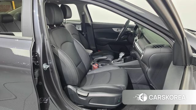 Kia The New K3 2nd generation 2023 Серый из Кореи, фото 3