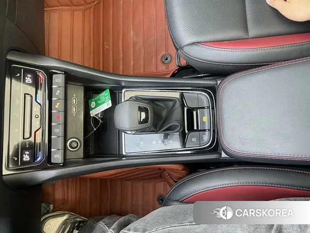 Skoda Krok 2023 Белый из Китая, фото 3