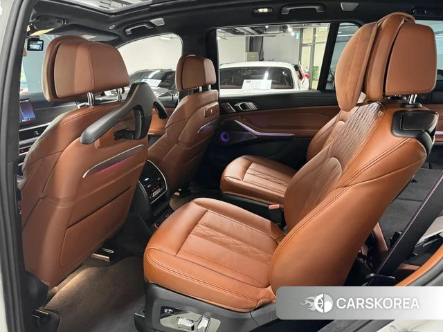 BMW X7 (G07) 2023 Белый из Кореи, фото 3