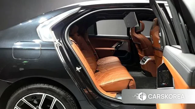 BMW 7 Series (G70) 2024 Черный из Кореи, фото 3