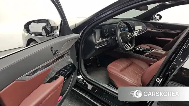 BMW 7 Series (G70) 2023 Черный из Кореи, фото 3