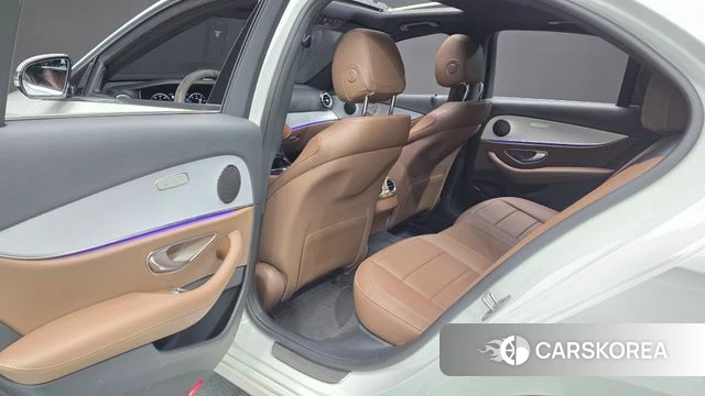 Mercedes-Benz E-Class W213 2021 Белый из Кореи, фото 3