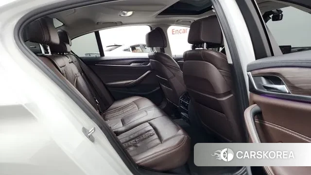 BMW 5 Series (G30) 2018 Белый из Кореи, фото 3