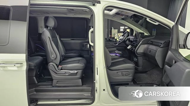 Hyundai Staria 2023 Белый из Кореи, фото 3