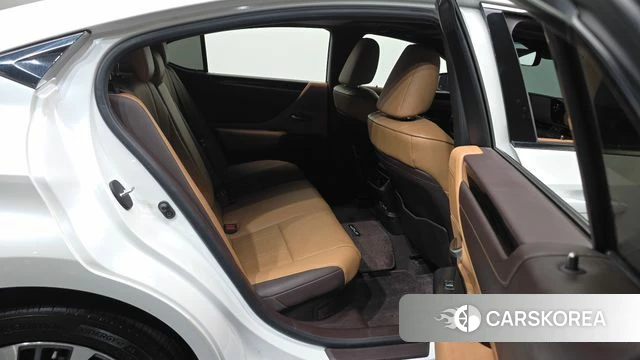 Lexus ES300h 7th generation 2020 Белый из Кореи, фото 3