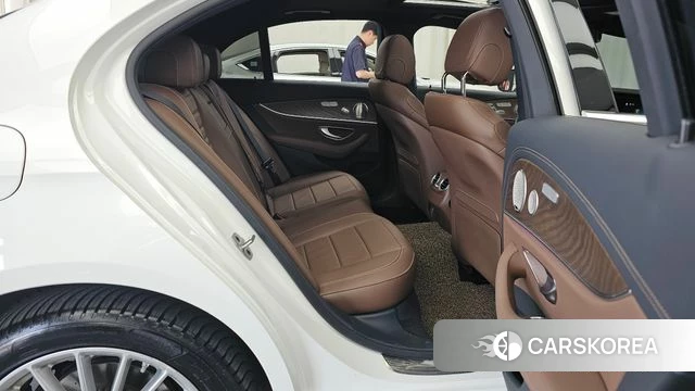 Mercedes-Benz E-Class W213 2023 Белый из Кореи, фото 3