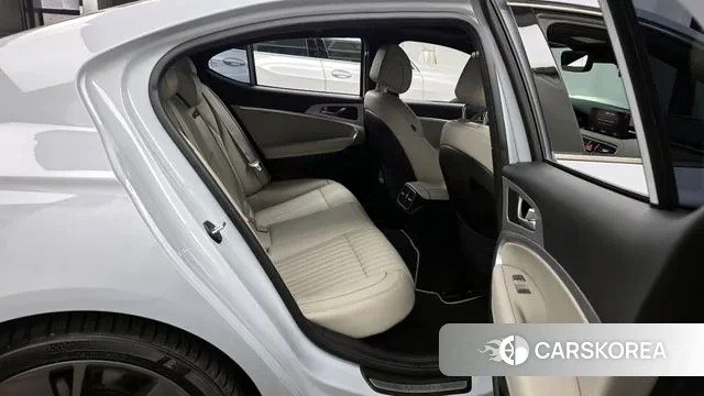 Genesis The New G70 2022 Светло-серебряный цвет из Кореи, фото 3