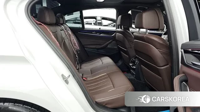 BMW 5 Series (G30) 2022 Белый из Кореи, фото 3