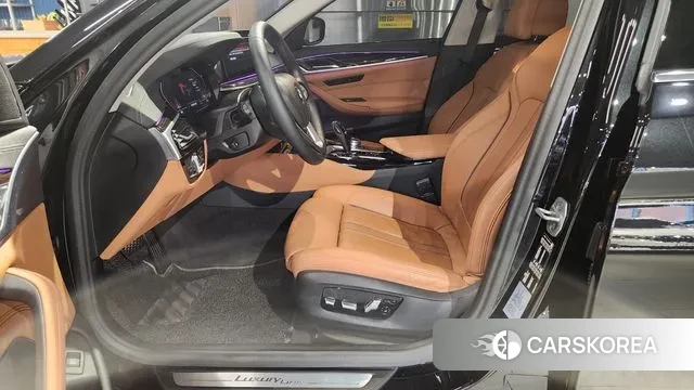 BMW 5 Series (G30) 2023 Черный из Кореи, фото 3