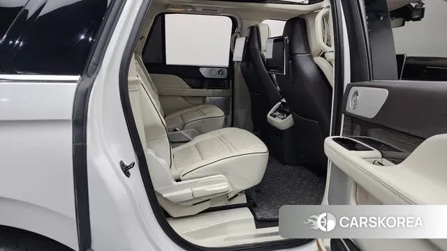 Lincoln Navigator 4th generation 2018 Белый из Кореи, фото 3