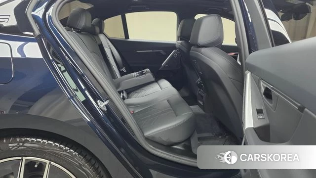 BMW 5 Series (G60) 2025 Черный из Кореи, фото 3