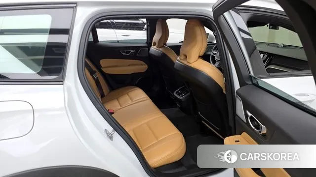 Volvo V60 Cross-Country 2nd Generation 2019 Белый из Кореи, фото 3