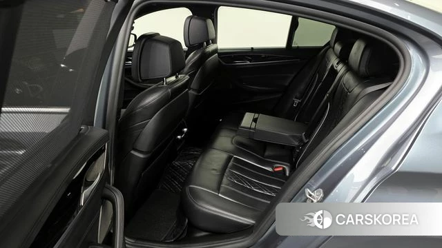 BMW 5 Series (G30) 2020 Серебристо-серый из Кореи, фото 3