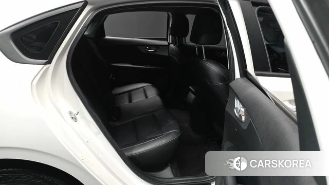 Kia The New K3 2nd generation 2021 Белый из Кореи, фото 3