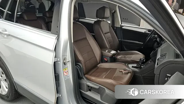 Volkswagen Tiguan second Generation 2018 Серебряный из Кореи, фото 3