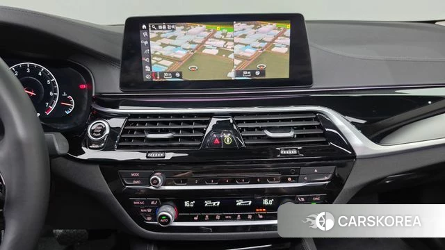 BMW 5 Series (G30) 2019 Белый из Кореи, фото 3