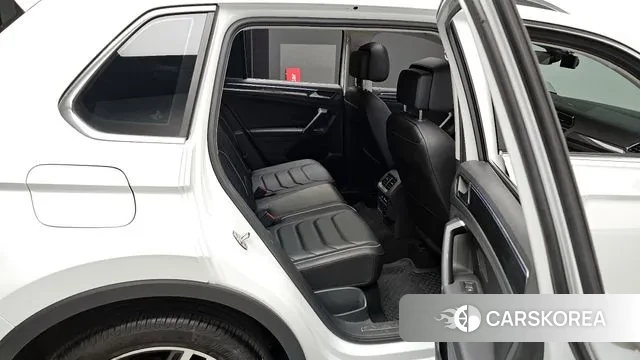 Volkswagen Tiguan second Generation 2022 Белый из Кореи, фото 3