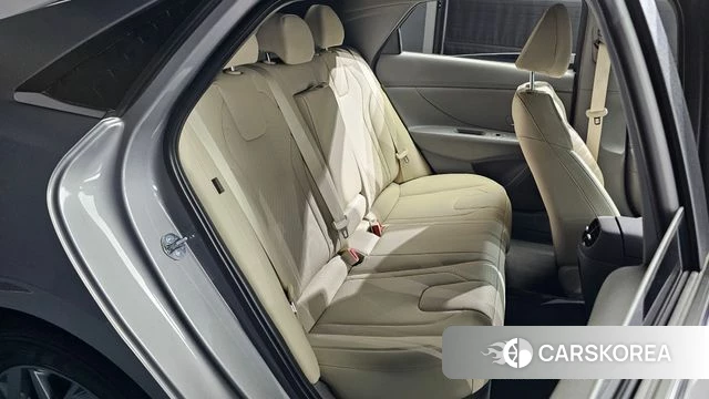 Hyundai The New Avante Hybrid (CN7) 2025 Серебристо-серый из Кореи, фото 3